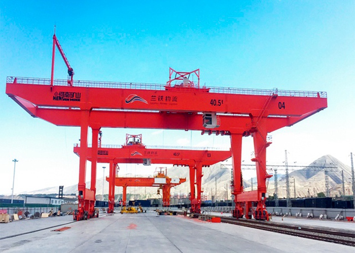 轨道式集装箱门式起重机