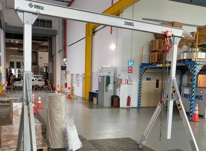 Aluminum gantry crane